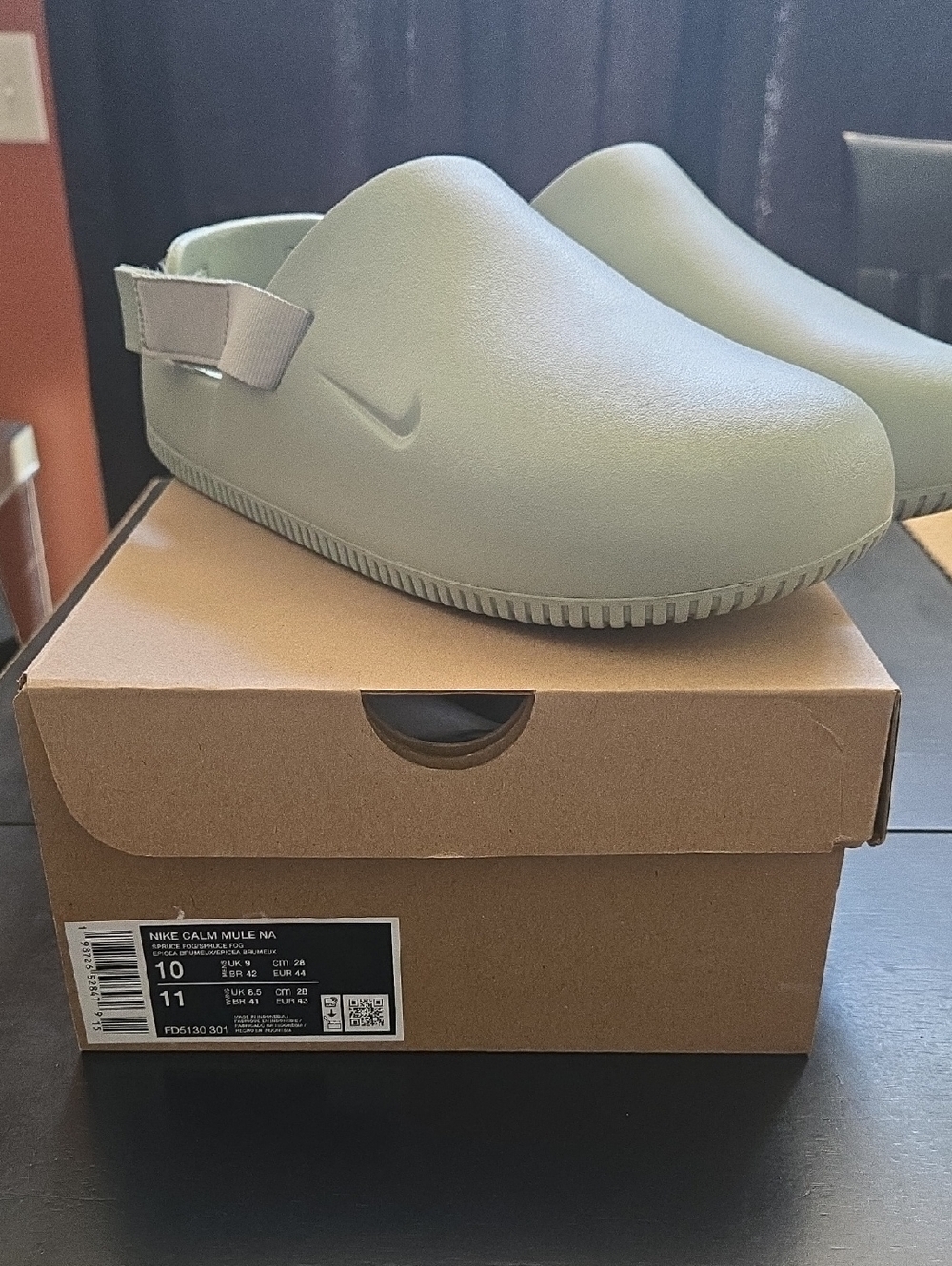 Nike  Slip-On Mule in Sage Green
